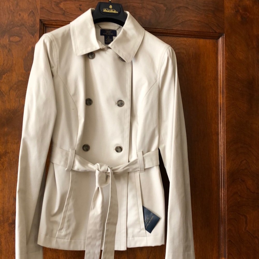 Brooks Bro ‘346’ NWOT short trench, size 4p